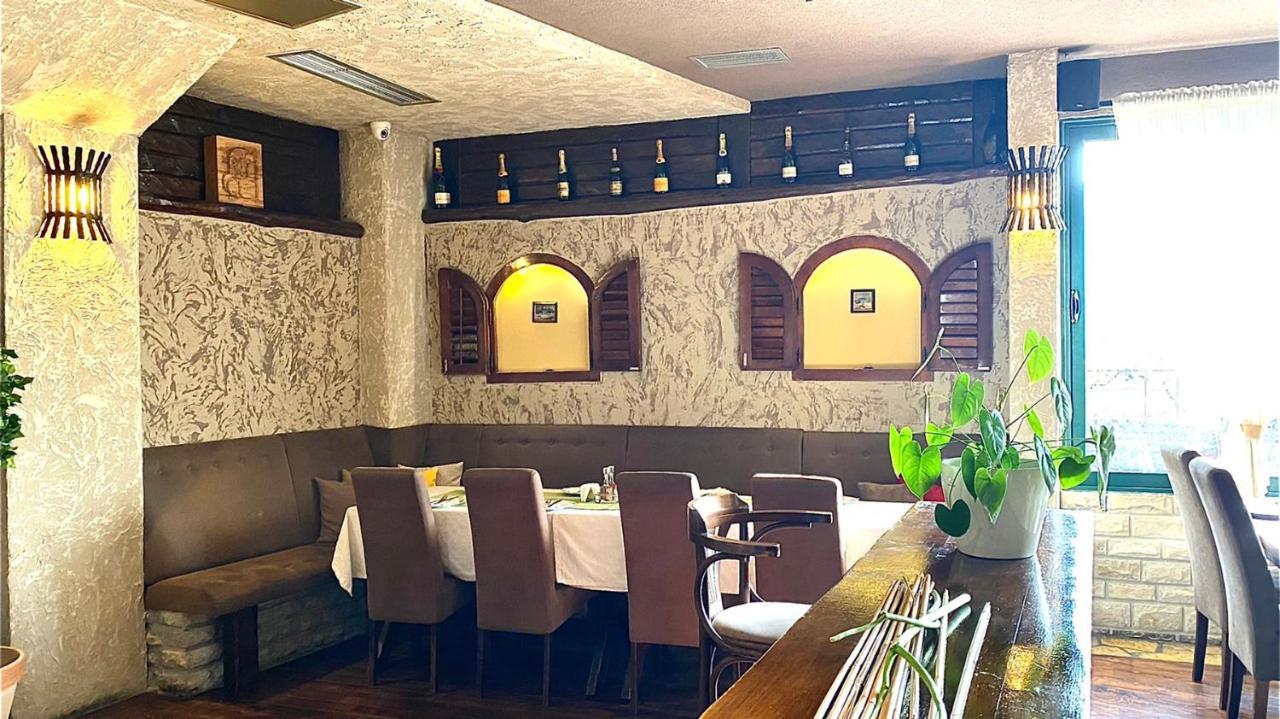 Hotel Olimpija Plus Herceg Novi Ngoại thất bức ảnh