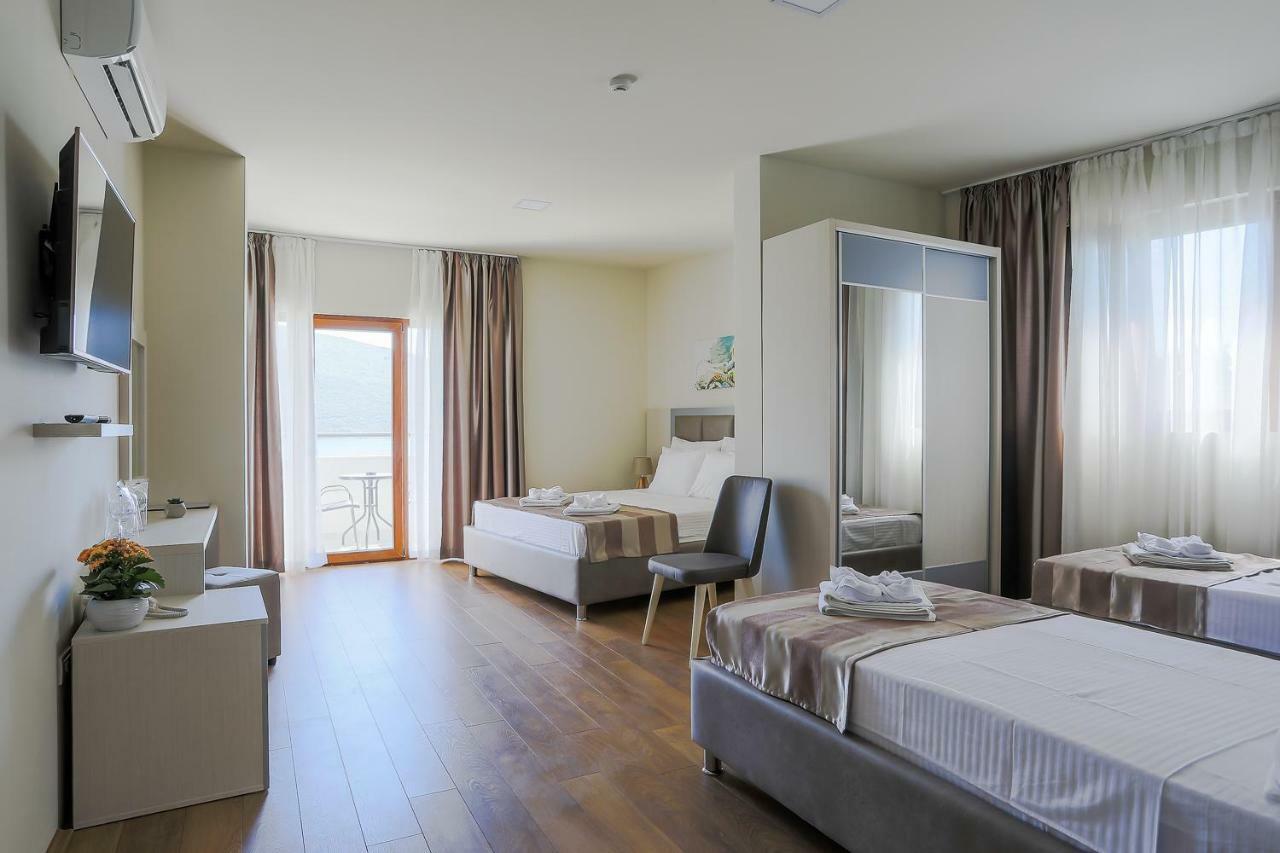 Hotel Olimpija Plus Herceg Novi Ngoại thất bức ảnh